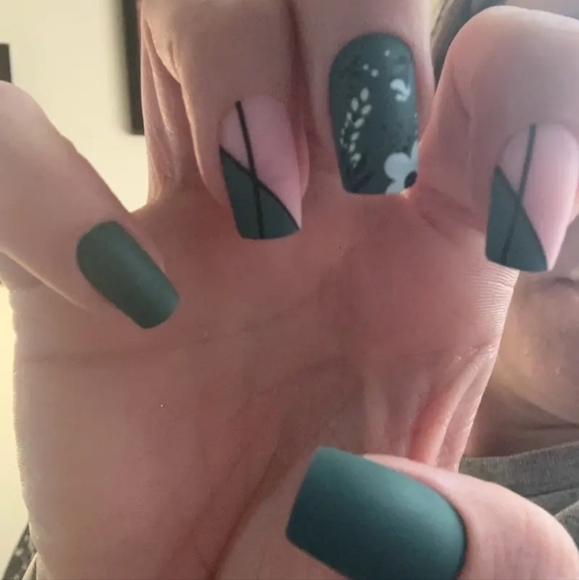 2/$16 Boho Floral Press On Nails - Picture 5 of 10